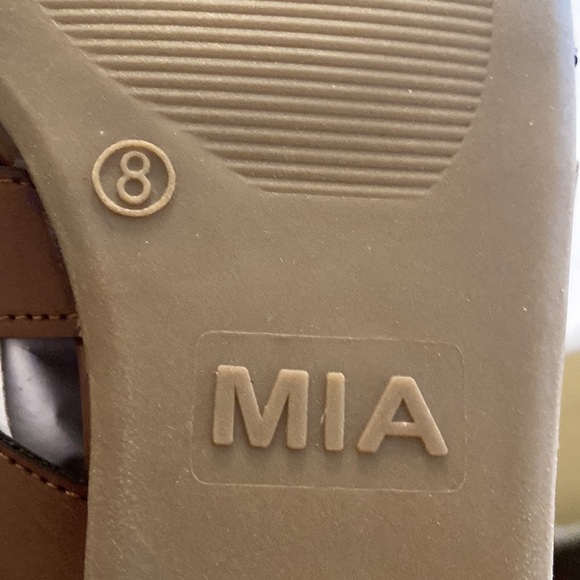 MIA Brown stringed up Brown sandals wrapped around ankle size 8 - Picture 8 of 8